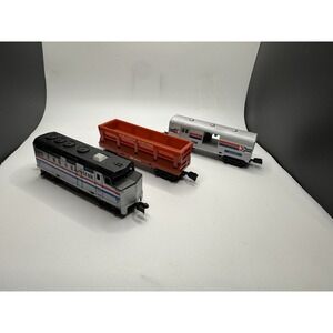 Vtg  Hot Wheels Amtrak SuperRails 283 Baggage Car & Burlington Northern Car